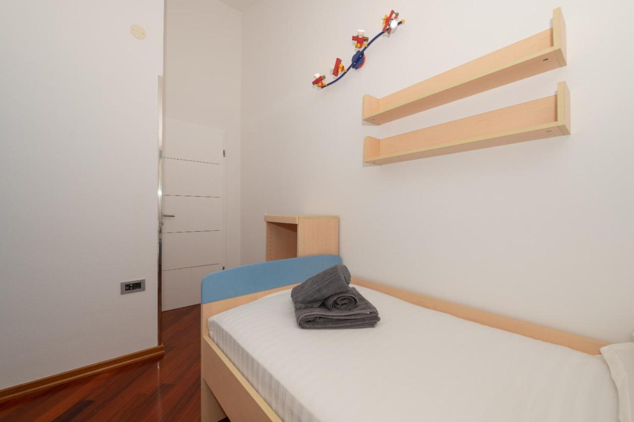 Apartments Luka Toni Krvavica Buitenkant foto